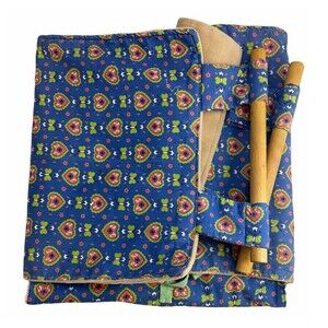 #4513 VTG Casserole carrier with wood handles 12x12 blue floral print fabric